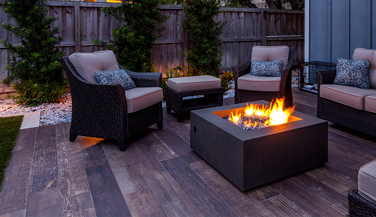 Transform your backyard into the ultimate outdoor kitchen. 🔥 With the