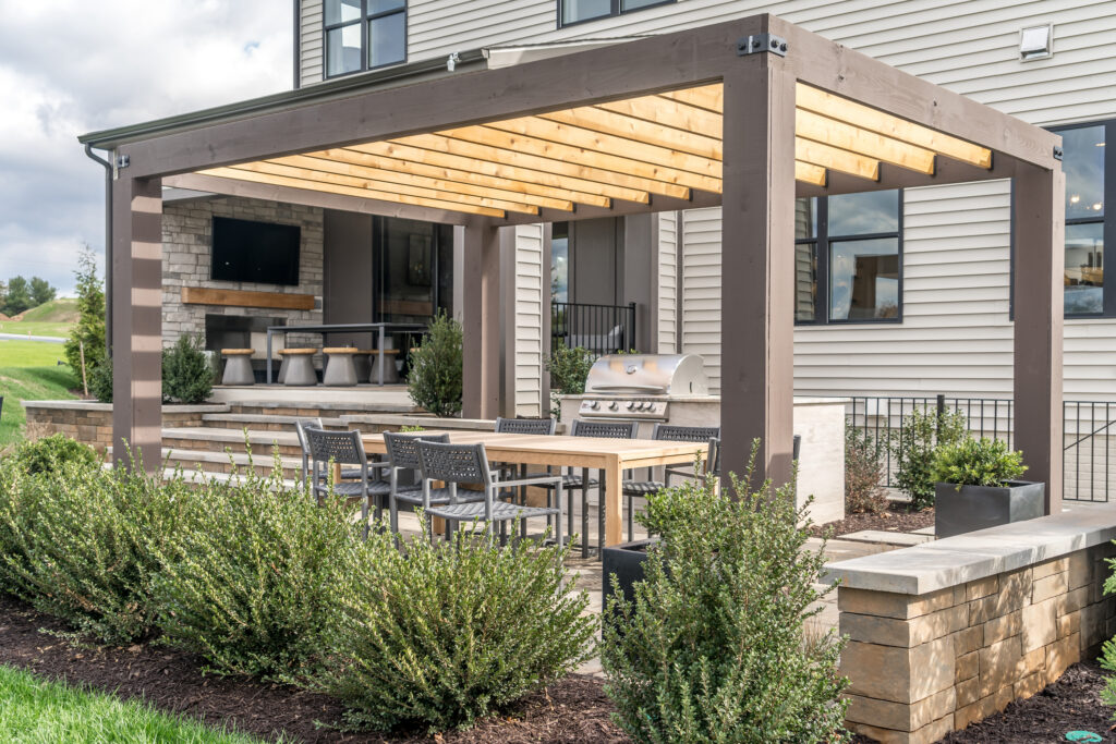 Picture of an outdoor space with a pergola and plants 